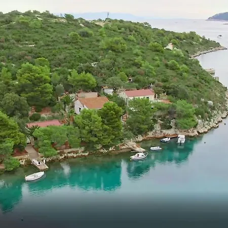 Perina Haven - Island Vis Beachfront Rogacic Exterior photo