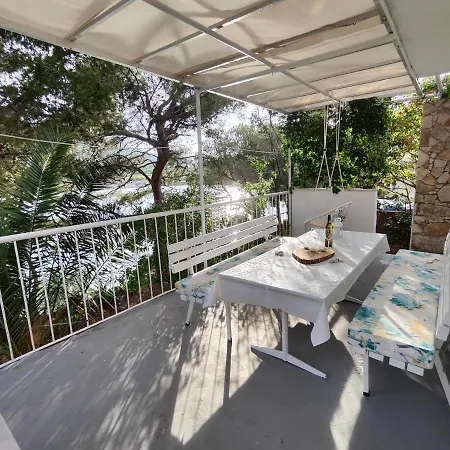 Perina Haven - Island Vis Beachfront Rogacic Exterior photo