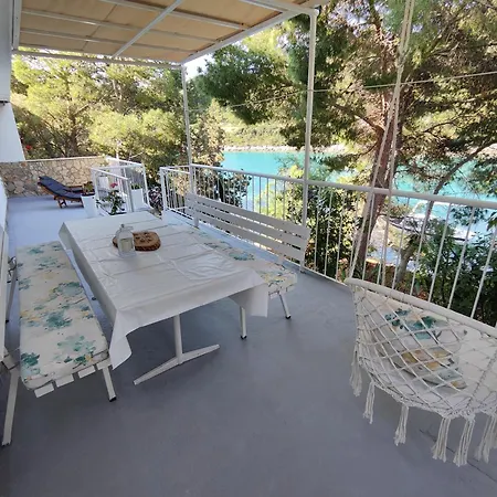 Perina Haven - Island Vis Beachfront Rogacic Exterior photo