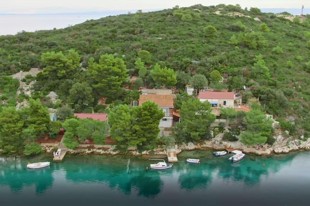 Apartmán Perina Haven - Island Vis Beachfront Rogacic