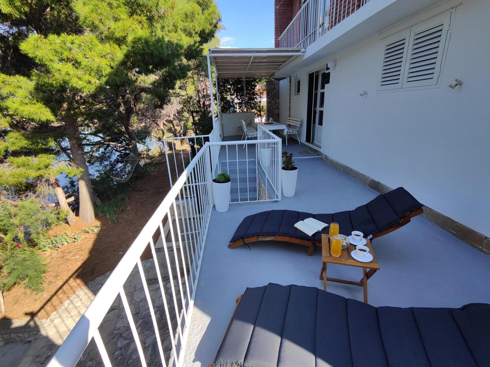 Perina Haven - Island Vis Beachfront *