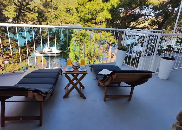 Perina Haven - Island Vis Beachfront