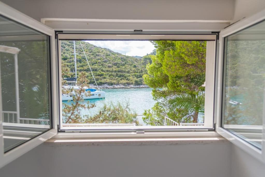 Perina Haven - Island Vis Beachfront