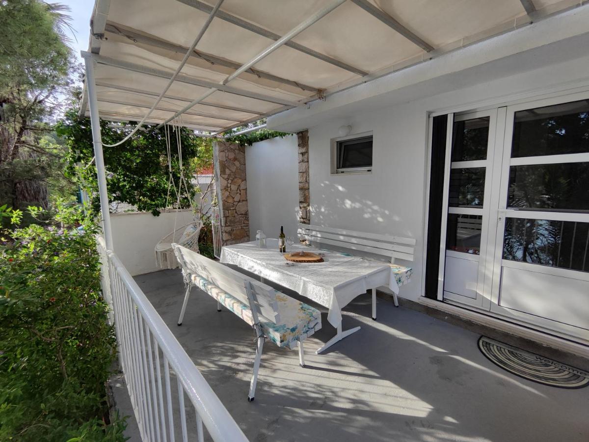 Apartment Perina Haven - Island Vis Beachfront *