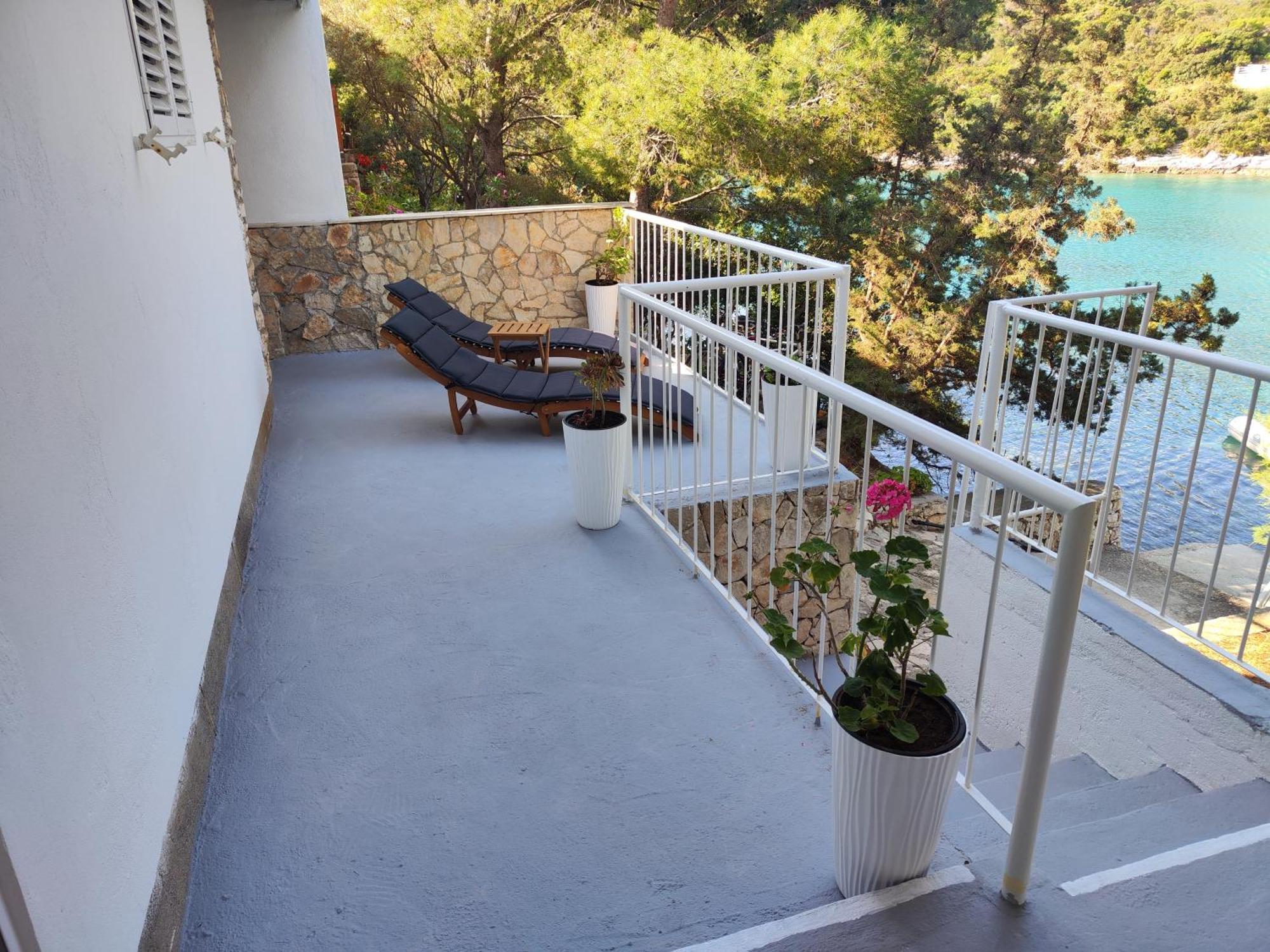 Perina Haven - Island Vis Beachfront Rogacic