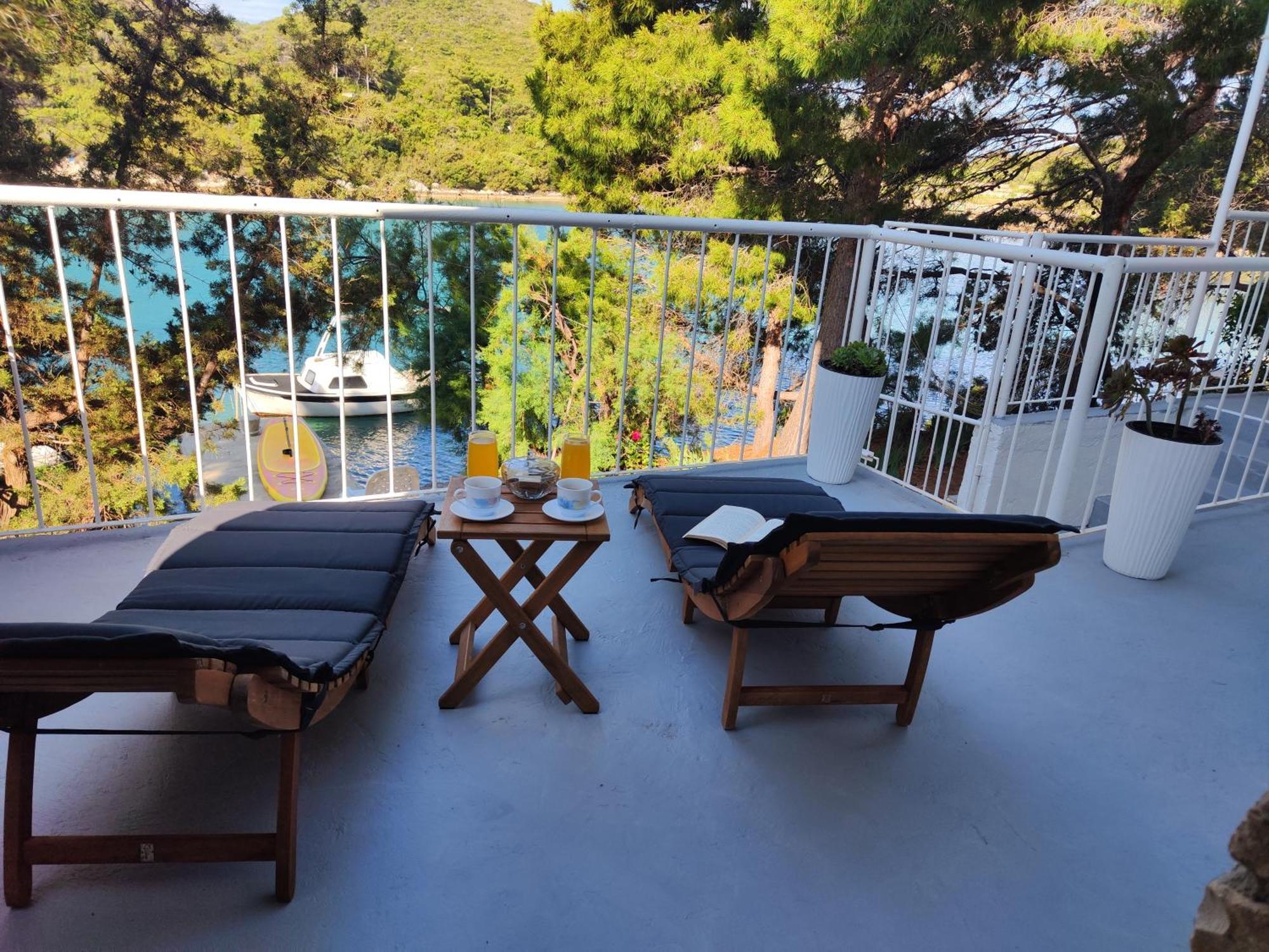 Apartment Perina Haven - Island Vis Beachfront *