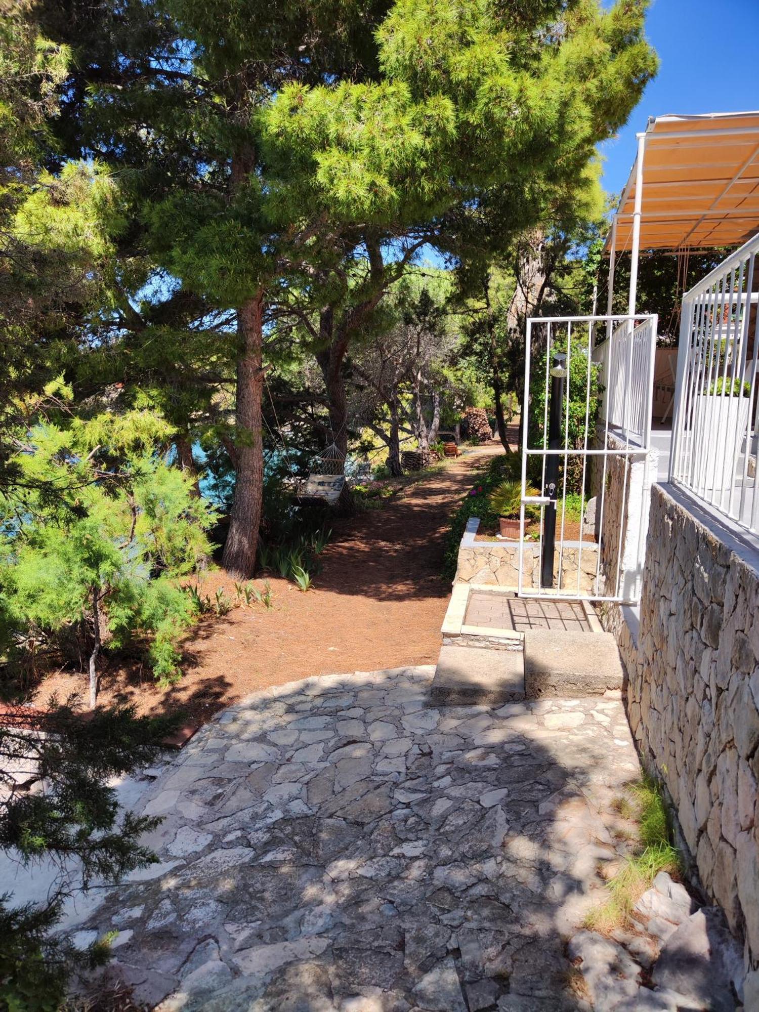 Perina Haven - Island Vis Beachfront